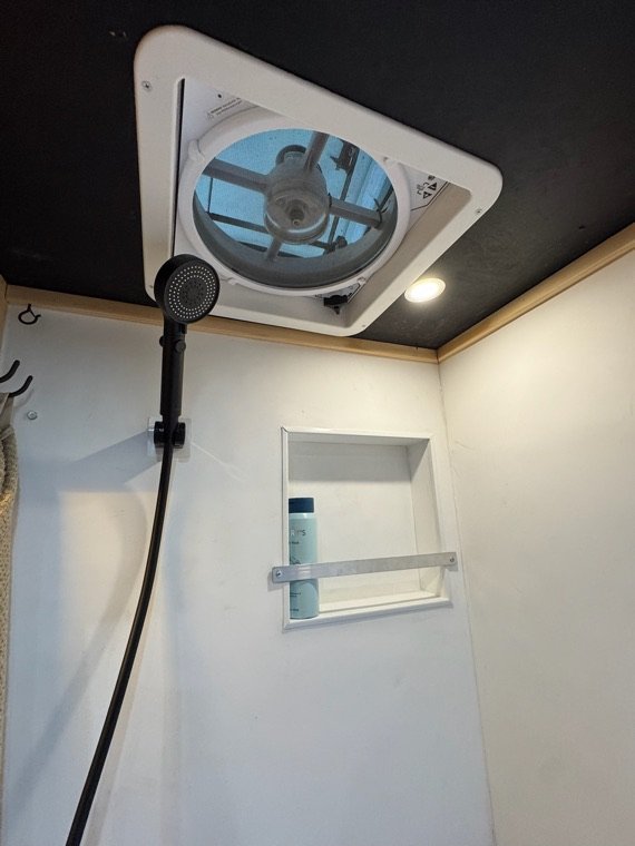 Shower with roof vent